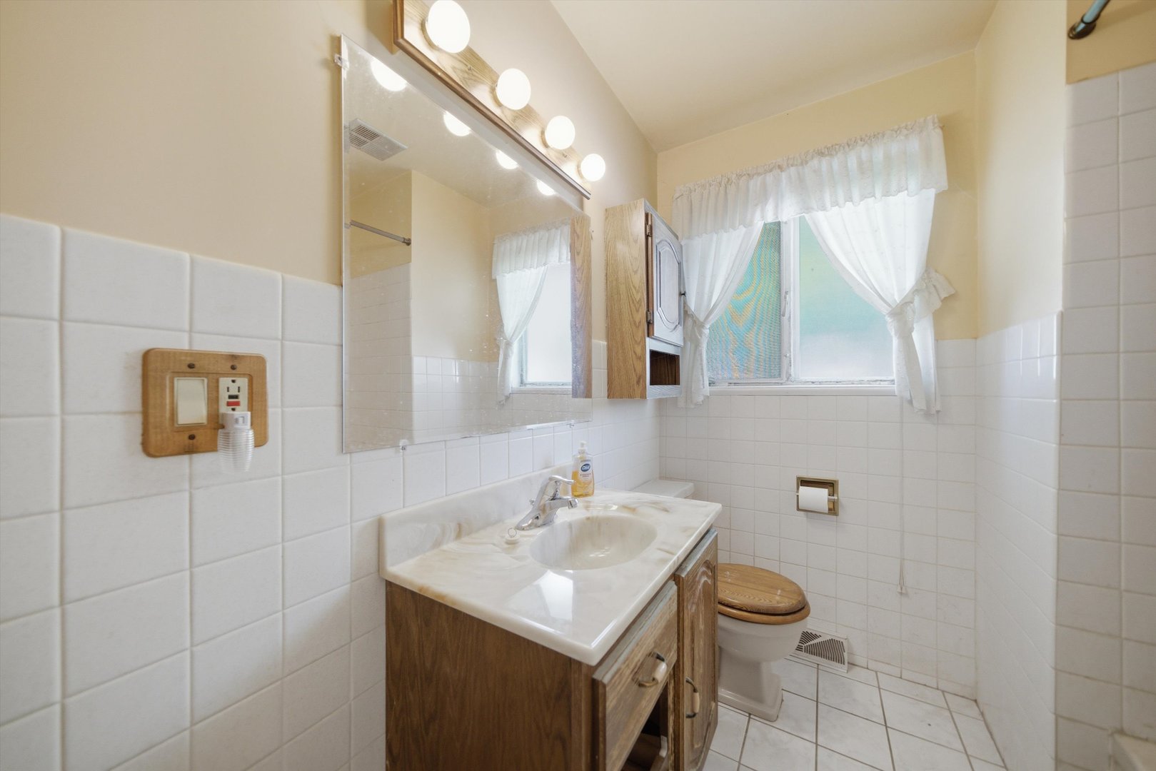415 N Highland Avenue, Elmhurst, IL 60126