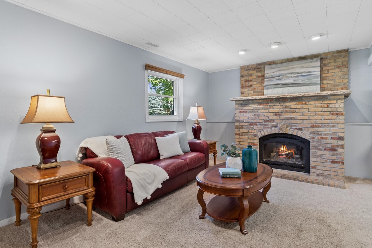 28W691 Leverenz Road, Naperville, IL 60564