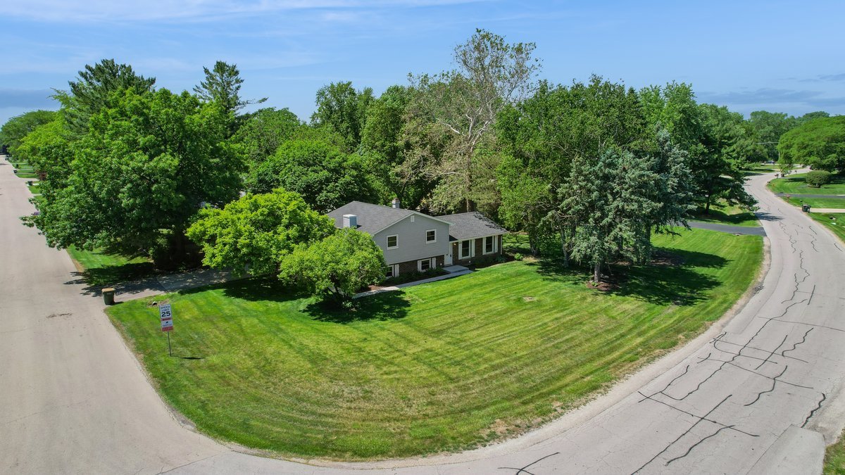 28W691 Leverenz Road, Naperville, IL 60564