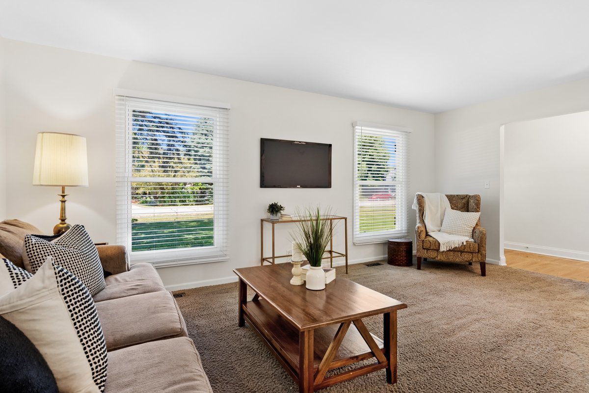 28W691 Leverenz Road, Naperville, IL 60564