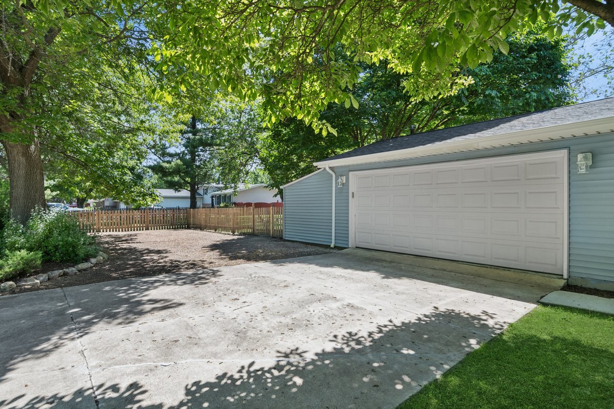 28W691 Leverenz Road, Naperville, IL 60564