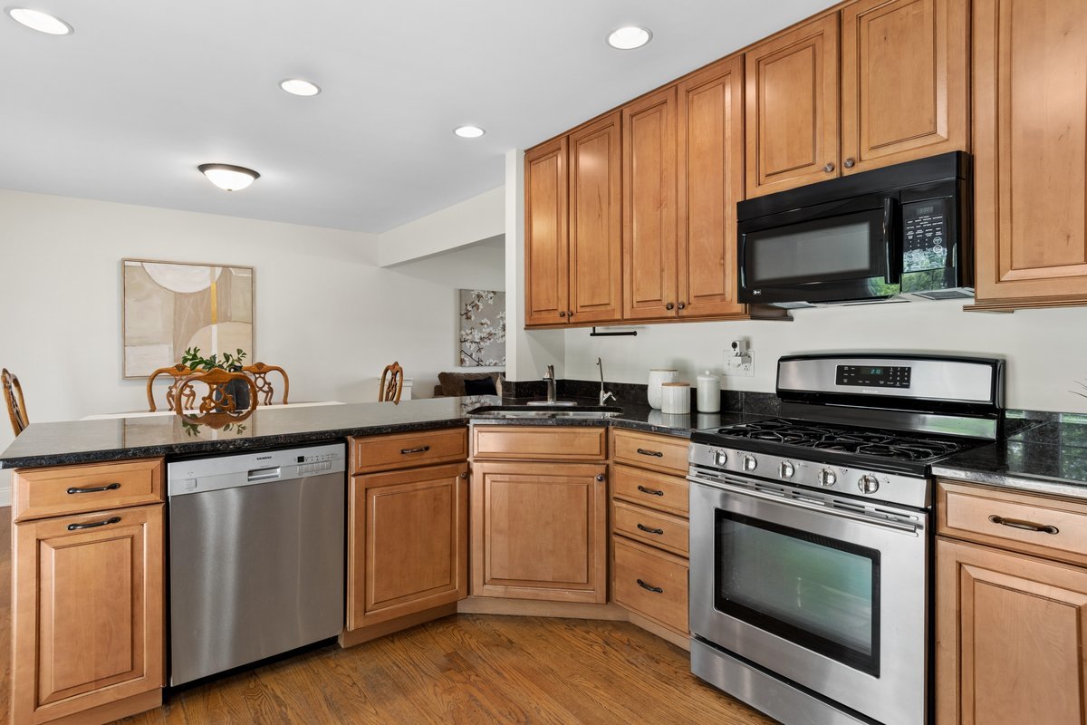 28W691 Leverenz Road, Naperville, IL 60564