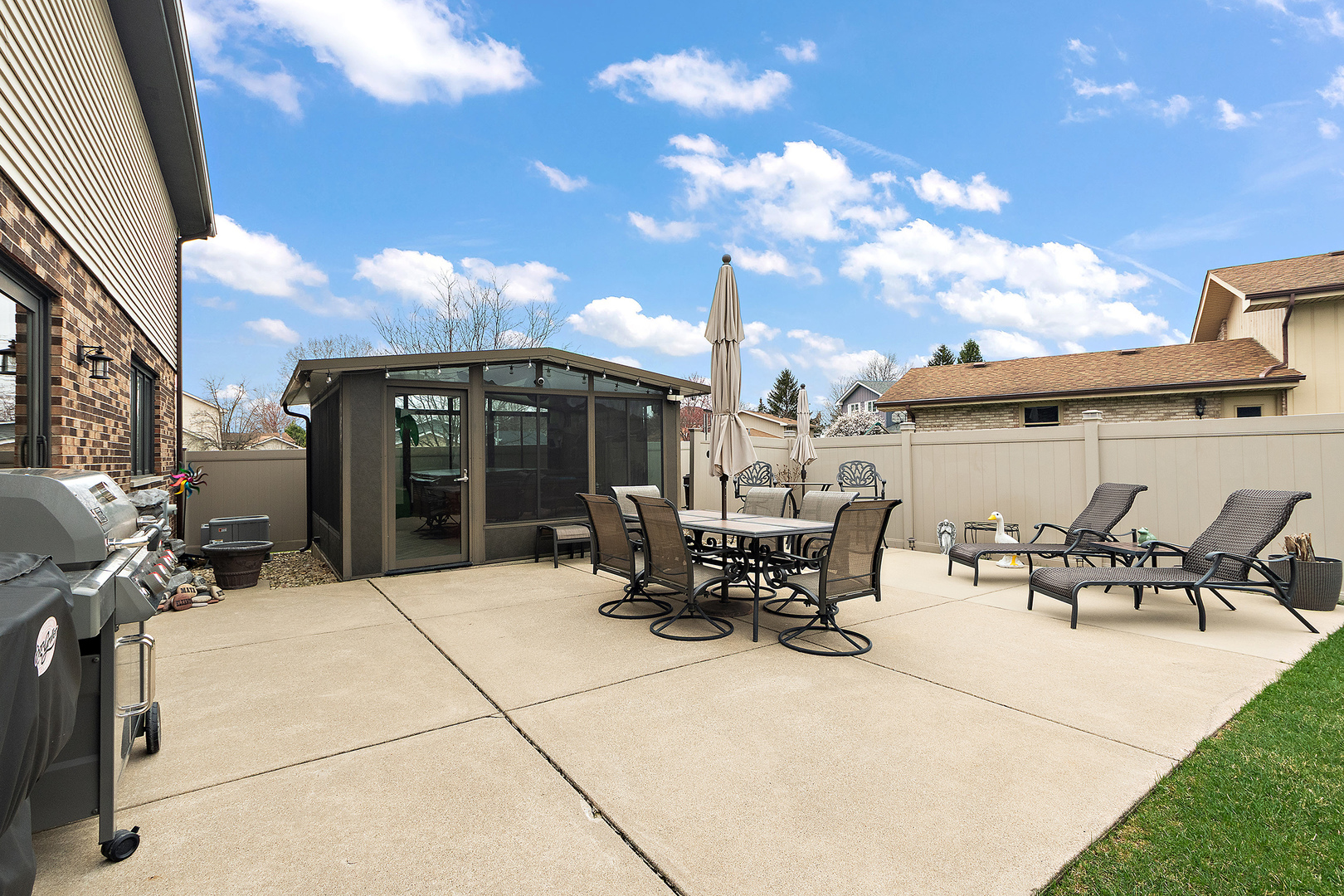 16748 Richards Drive, Tinley Park, IL 60477