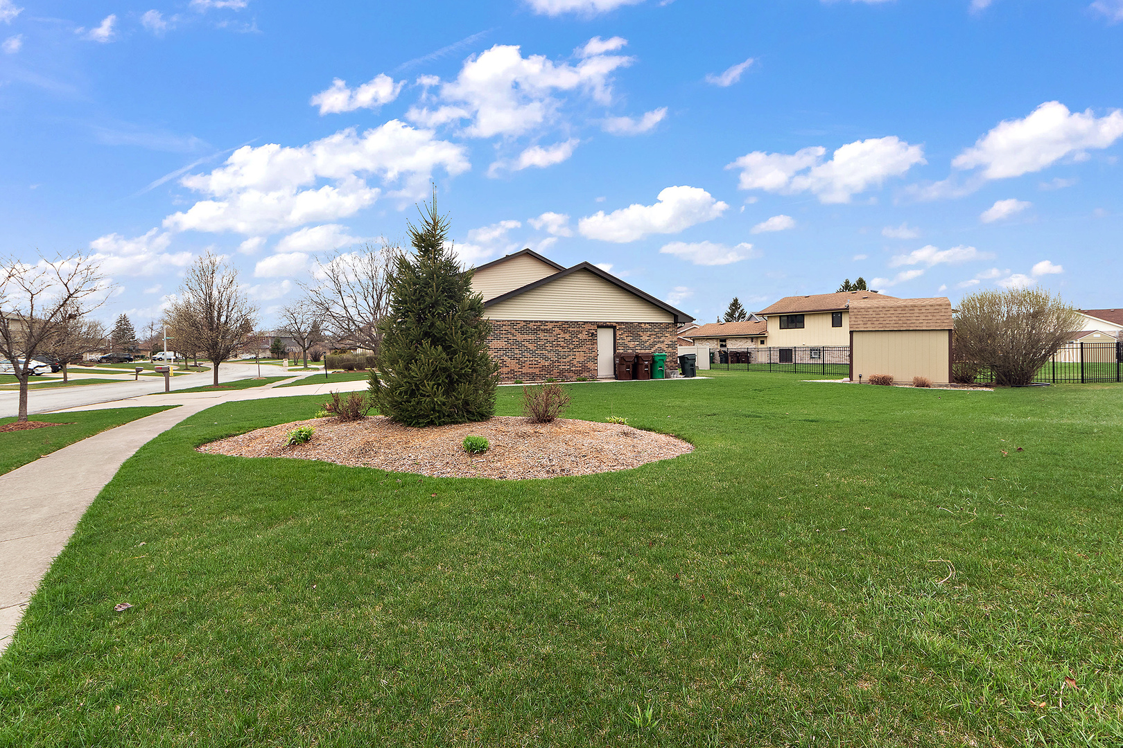 16748 Richards Drive, Tinley Park, IL 60477