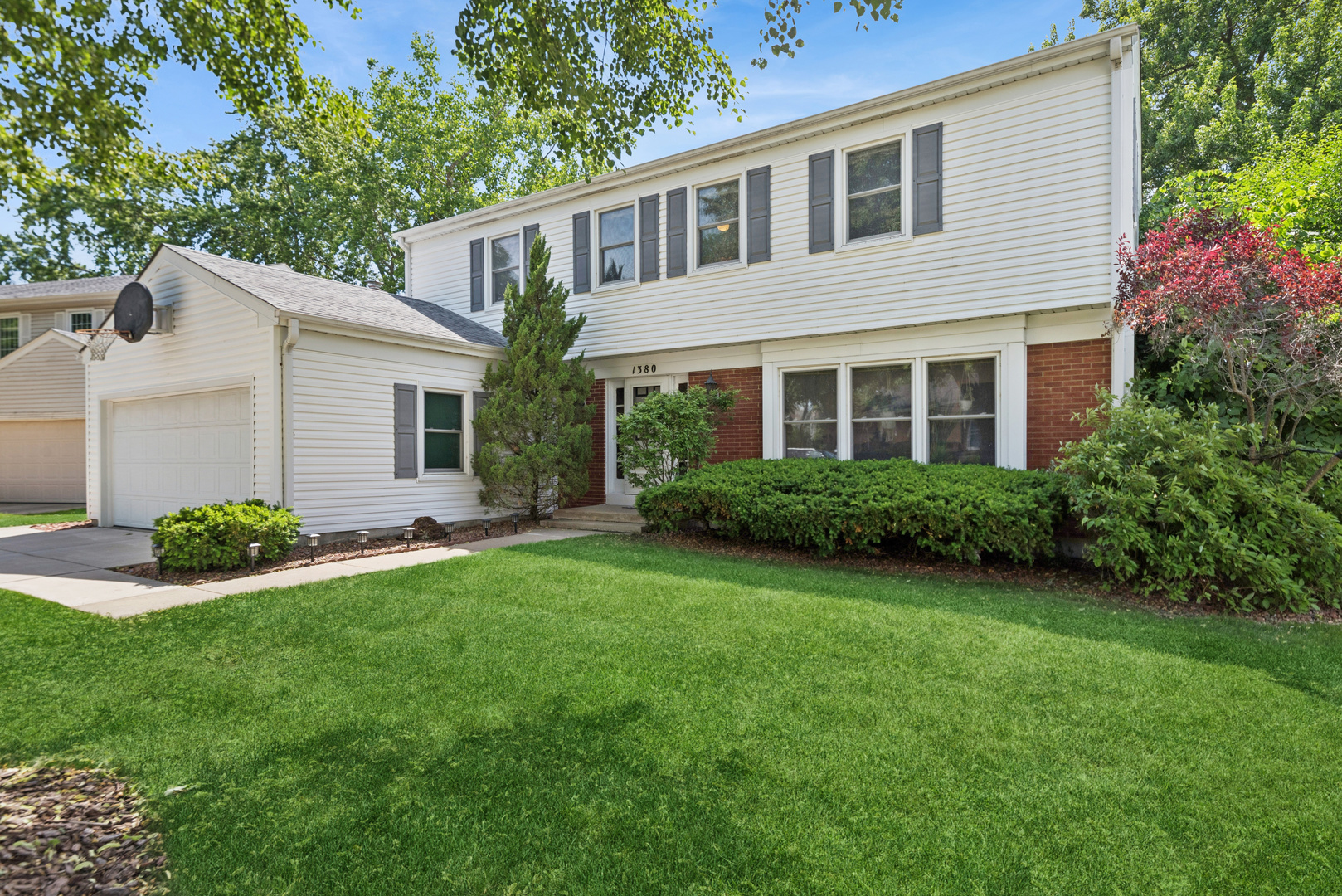 1380 Logsdon Lane, Buffalo Grove, IL 60089
