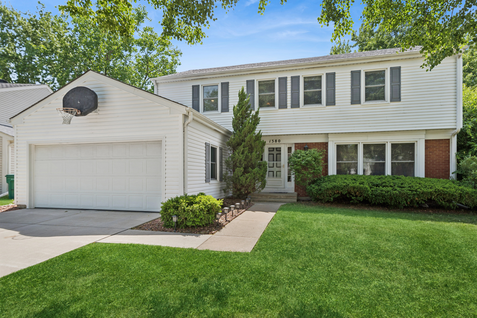 1380 Logsdon Lane, Buffalo Grove, IL 60089