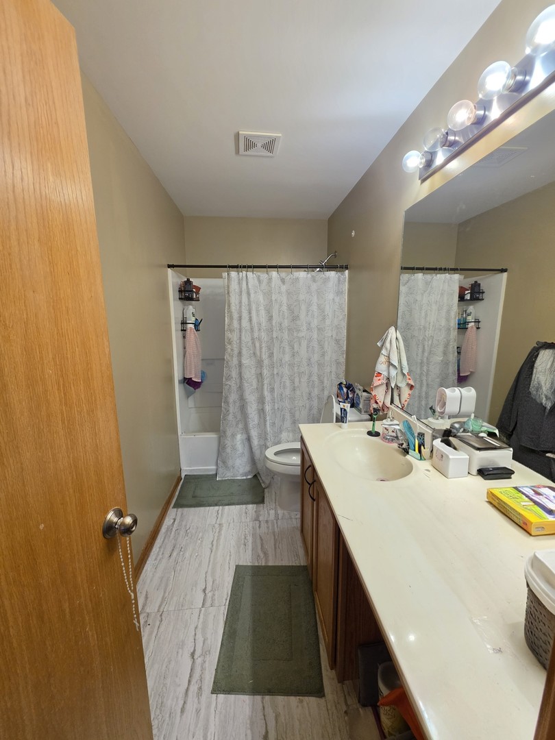 2400 Mark Avenue, Zion, IL 60099