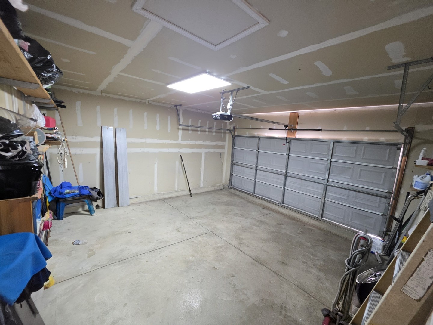 2400 Mark Avenue, Zion, IL 60099