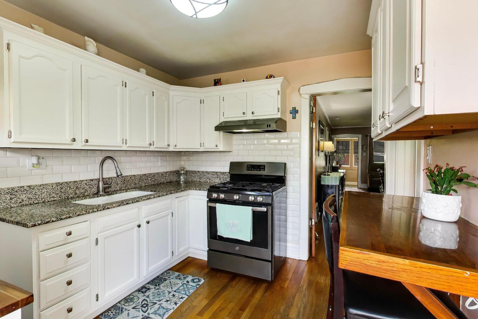 1005 Hannah Avenue, Forest Park, IL 60130