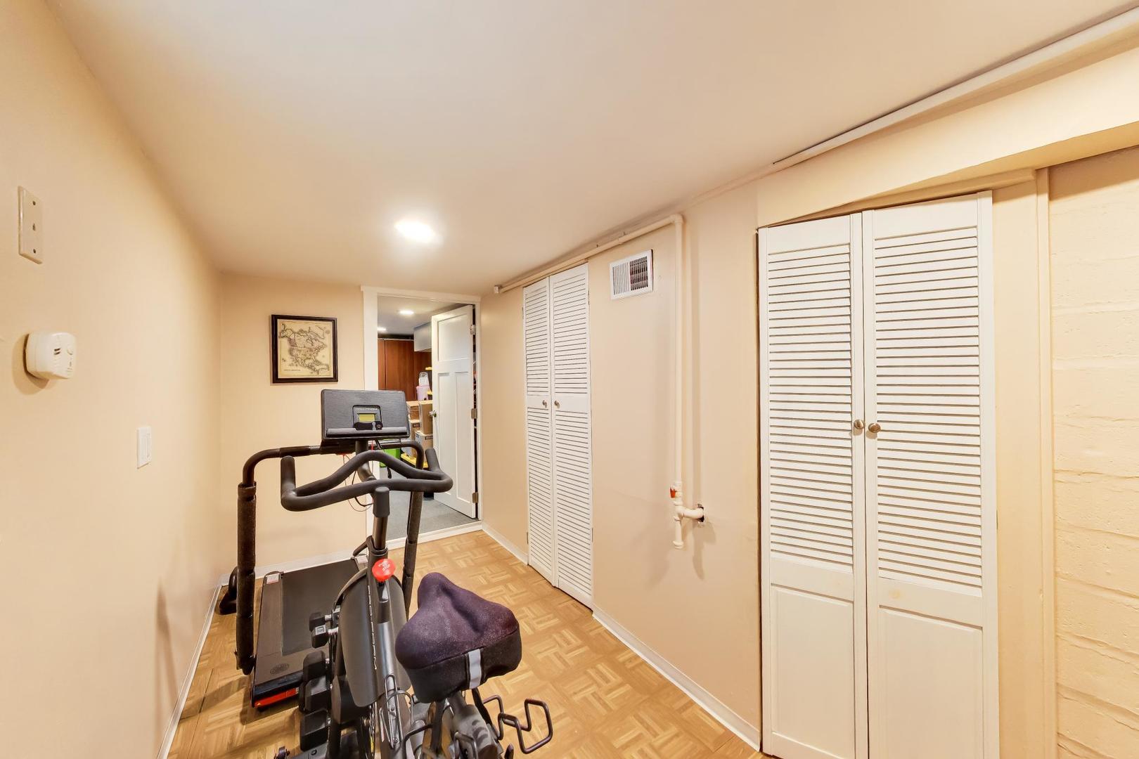1005 Hannah Avenue, Forest Park, IL 60130