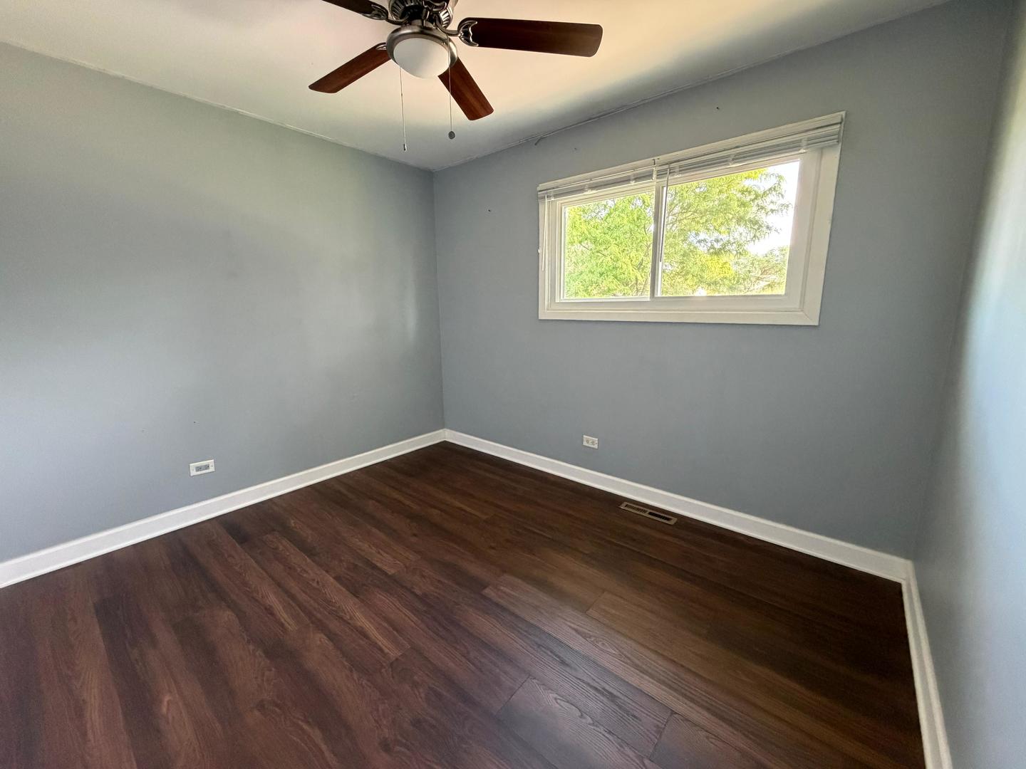 32 E Schubert Avenue, Glendale Heights, IL 60139