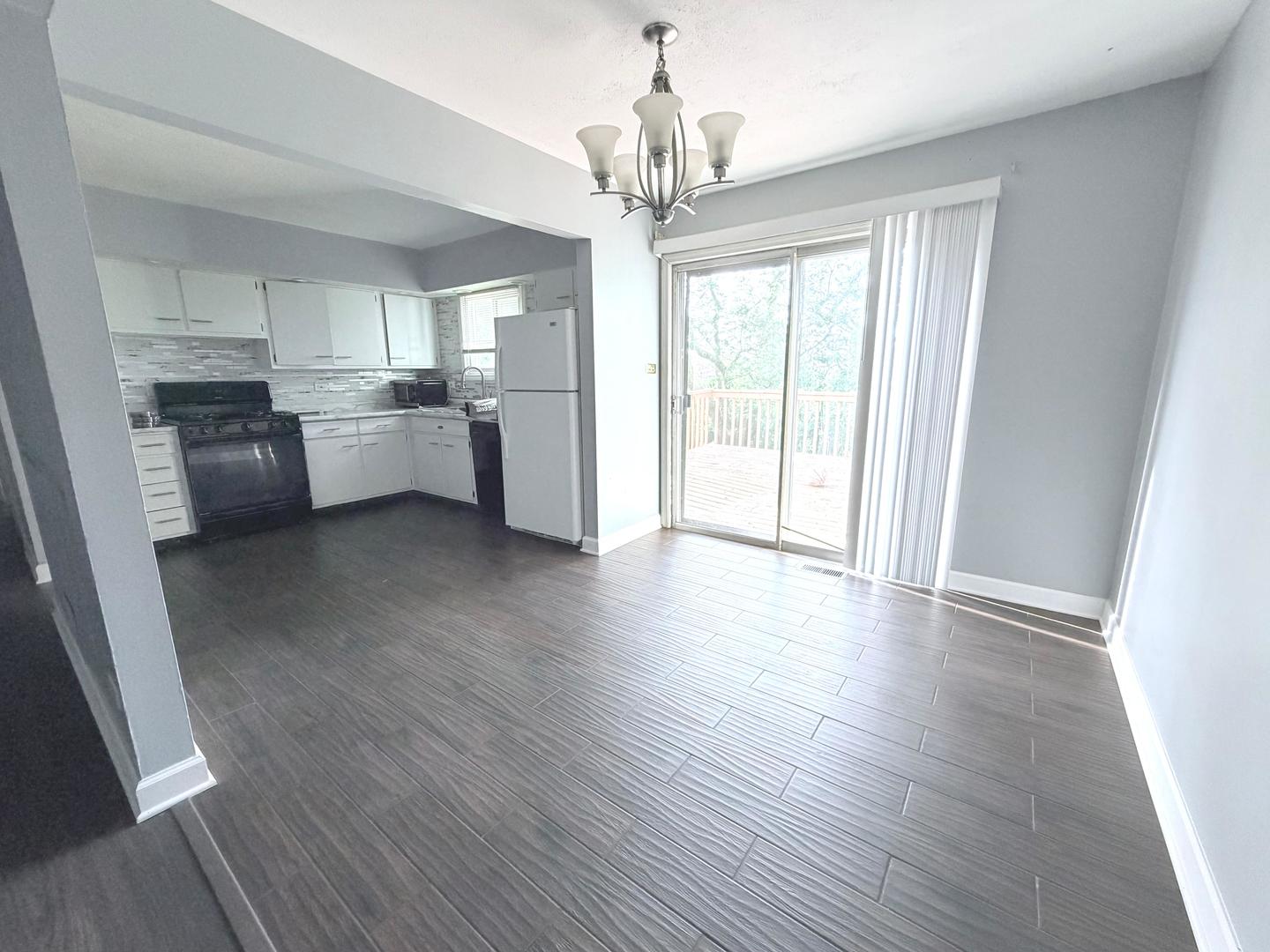 32 E Schubert Avenue, Glendale Heights, IL 60139