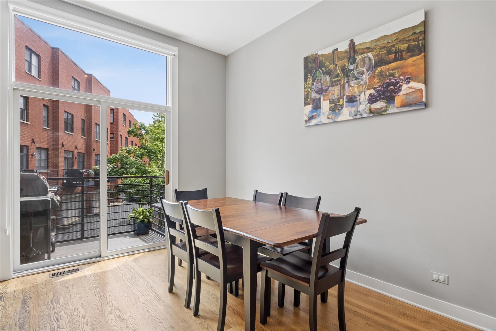 2318 W Wolfram Street, Chicago, IL 60618