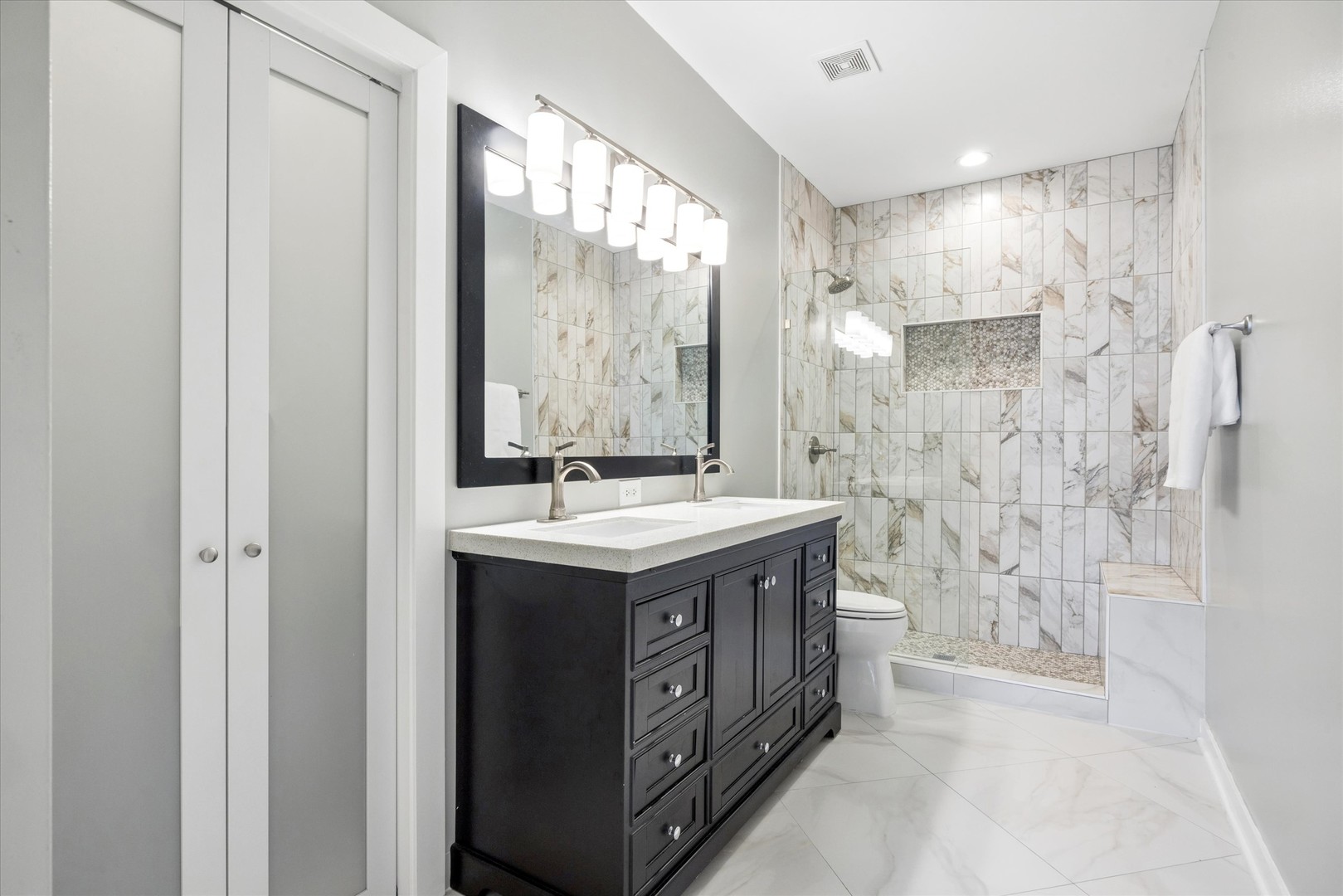 2318 W Wolfram Street, Chicago, IL 60618