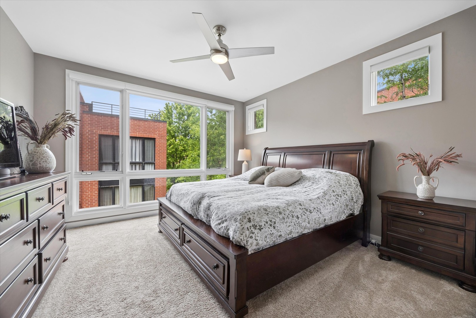 2318 W Wolfram Street, Chicago, IL 60618
