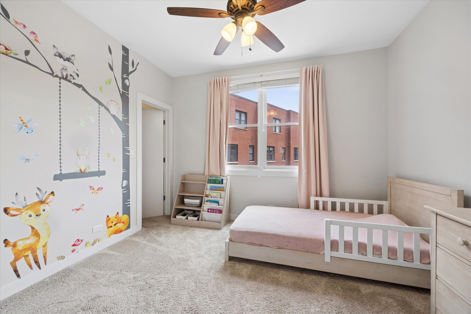 2318 W Wolfram Street, Chicago, IL 60618