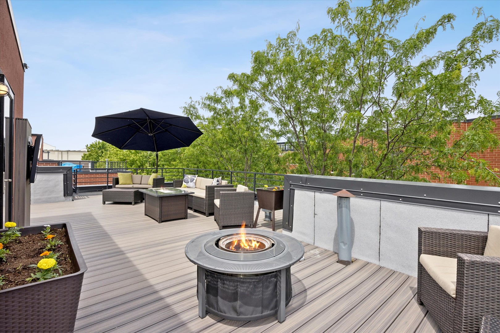 2318 W Wolfram Street, Chicago, IL 60618