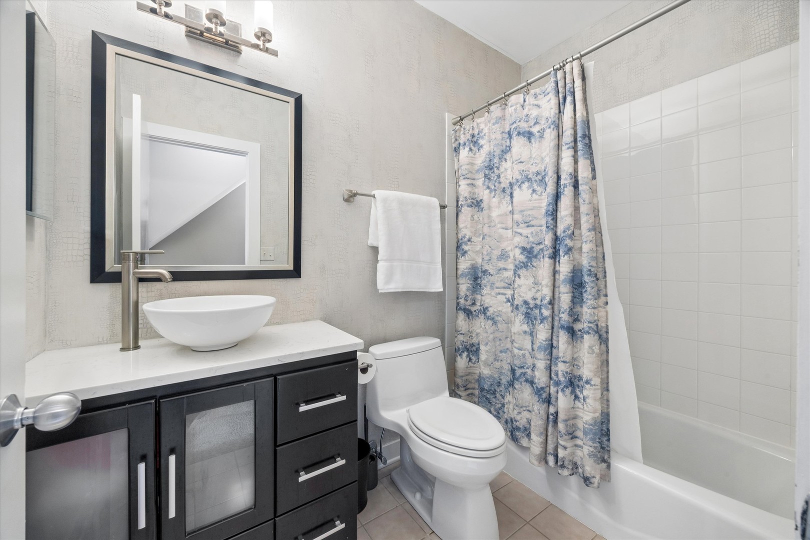2318 W Wolfram Street, Chicago, IL 60618