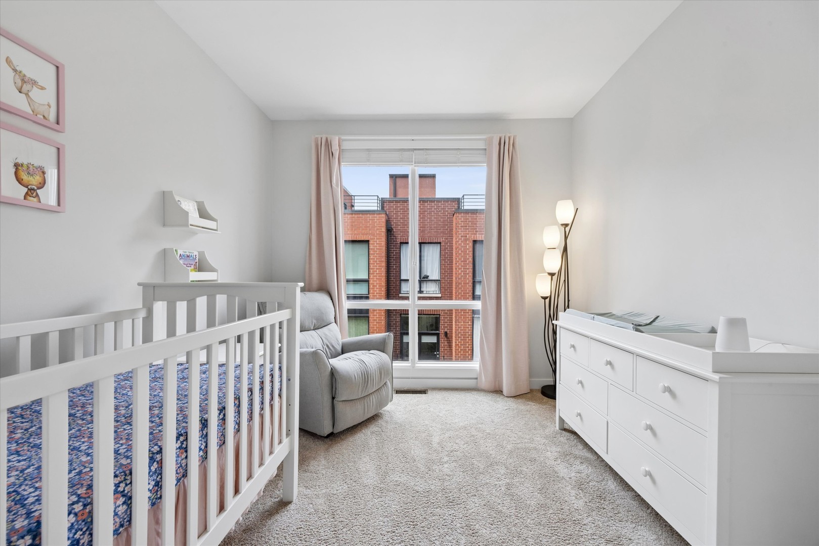 2318 W Wolfram Street, Chicago, IL 60618