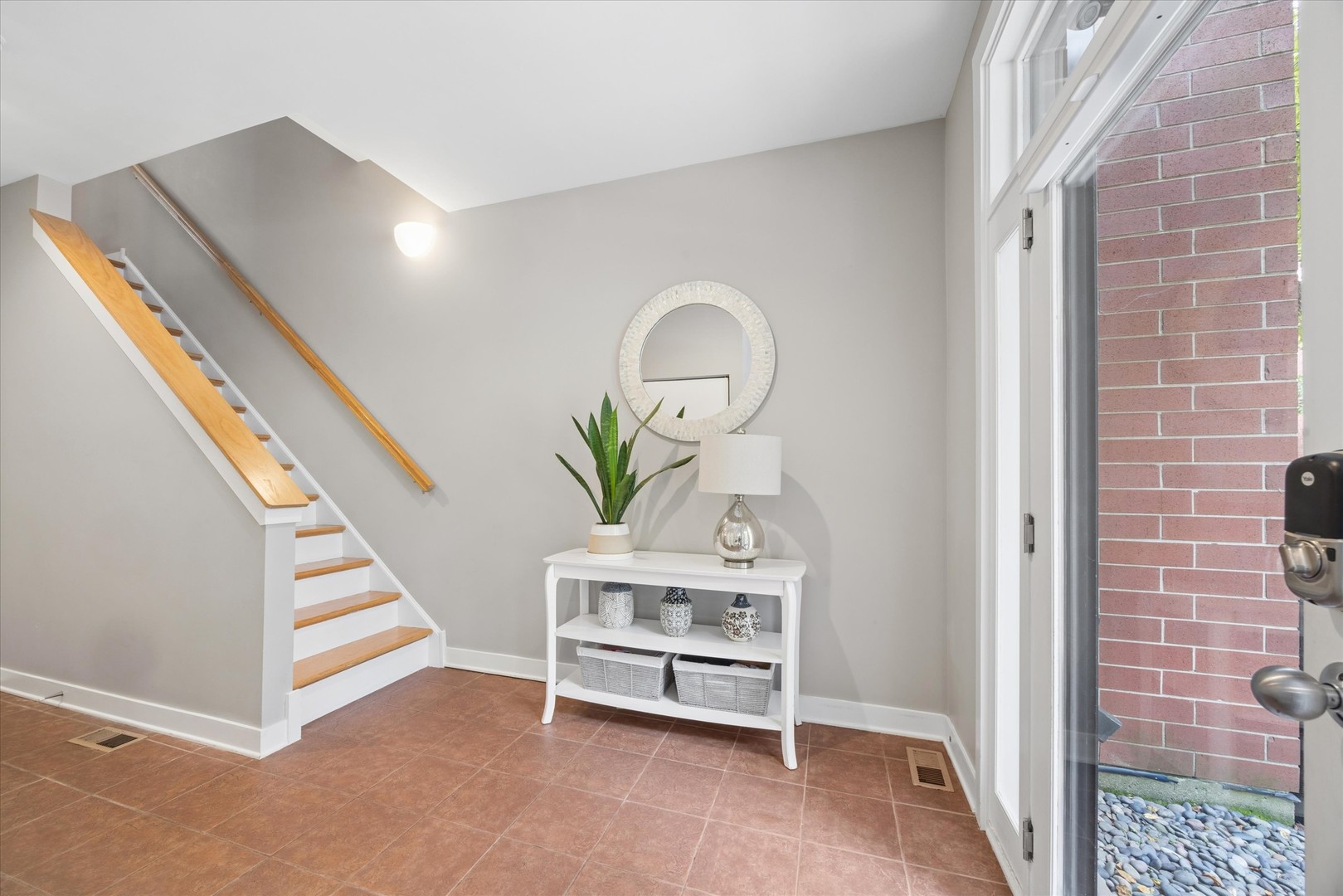 2318 W Wolfram Street, Chicago, IL 60618