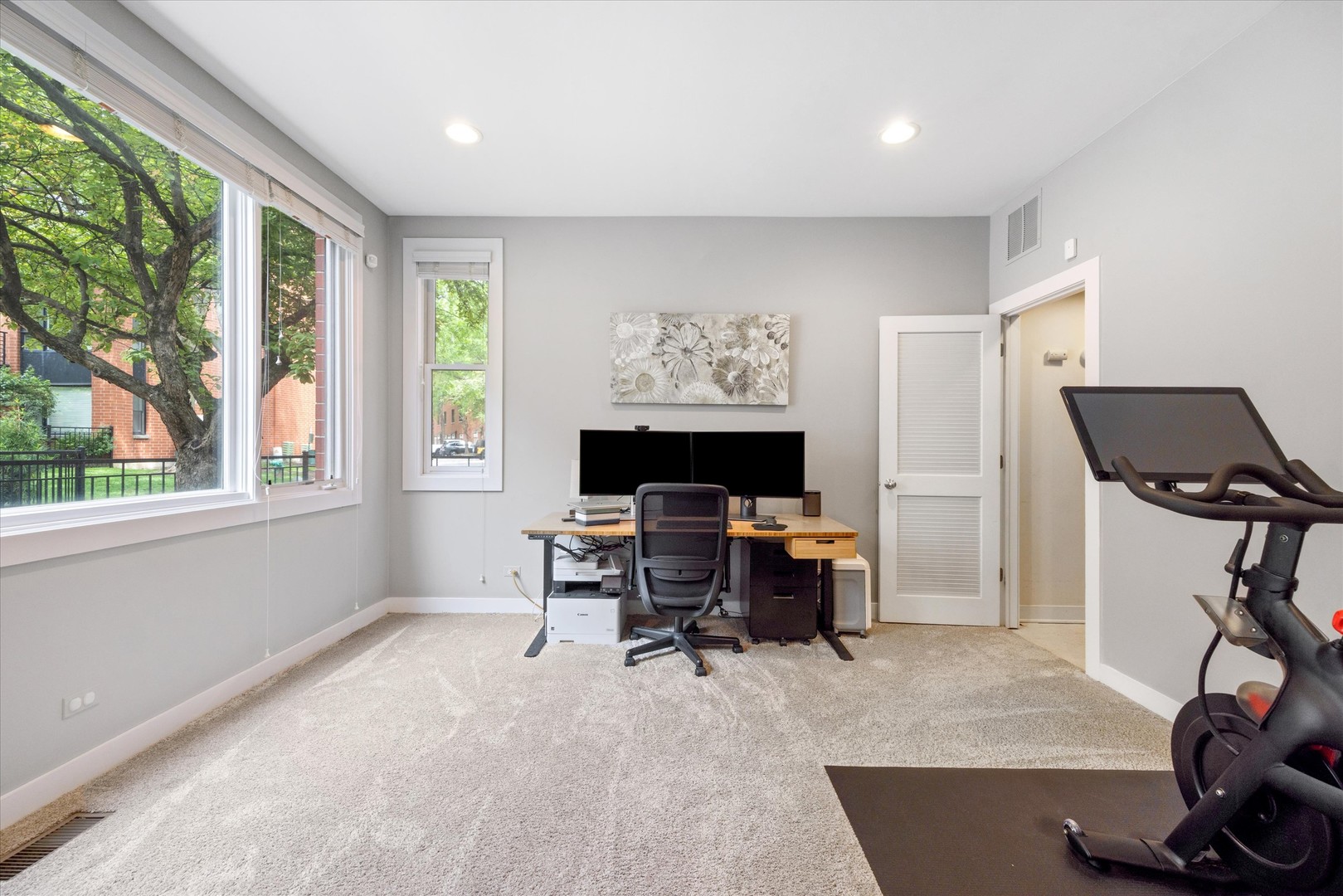 2318 W Wolfram Street, Chicago, IL 60618