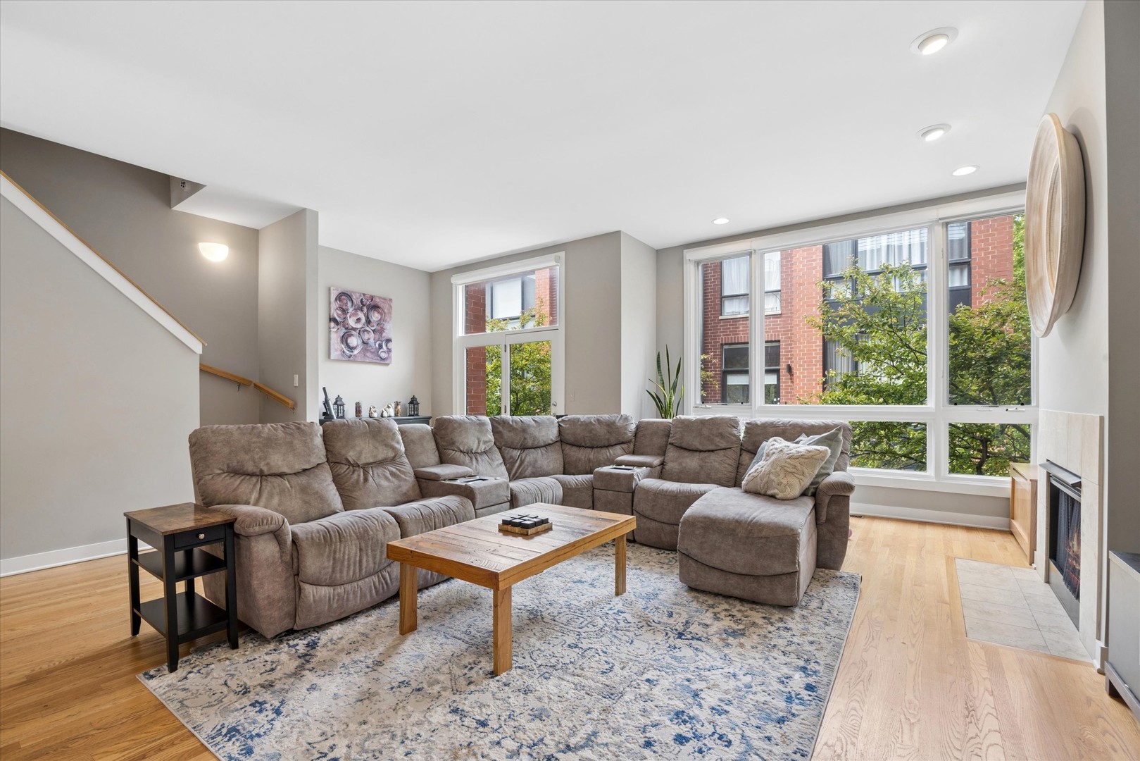 2318 W Wolfram Street, Chicago, IL 60618