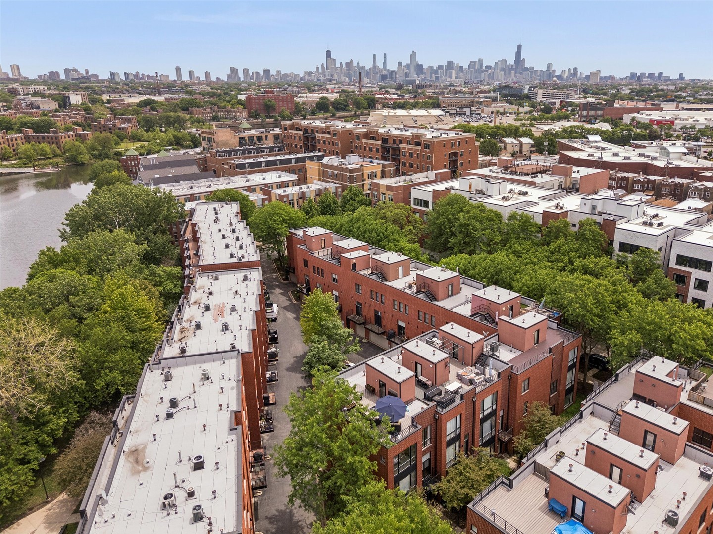 2318 W Wolfram Street, Chicago, IL 60618
