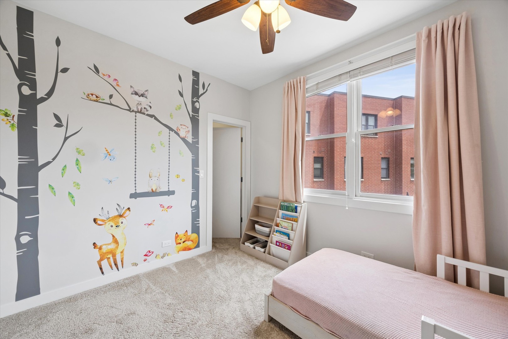 2318 W Wolfram Street, Chicago, IL 60618