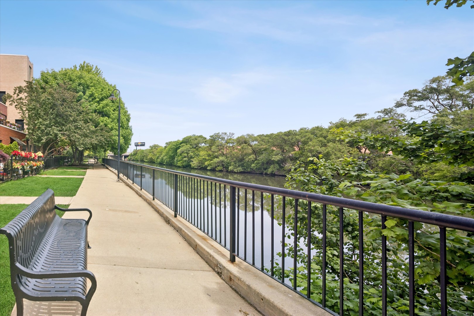 2318 W Wolfram Street, Chicago, IL 60618