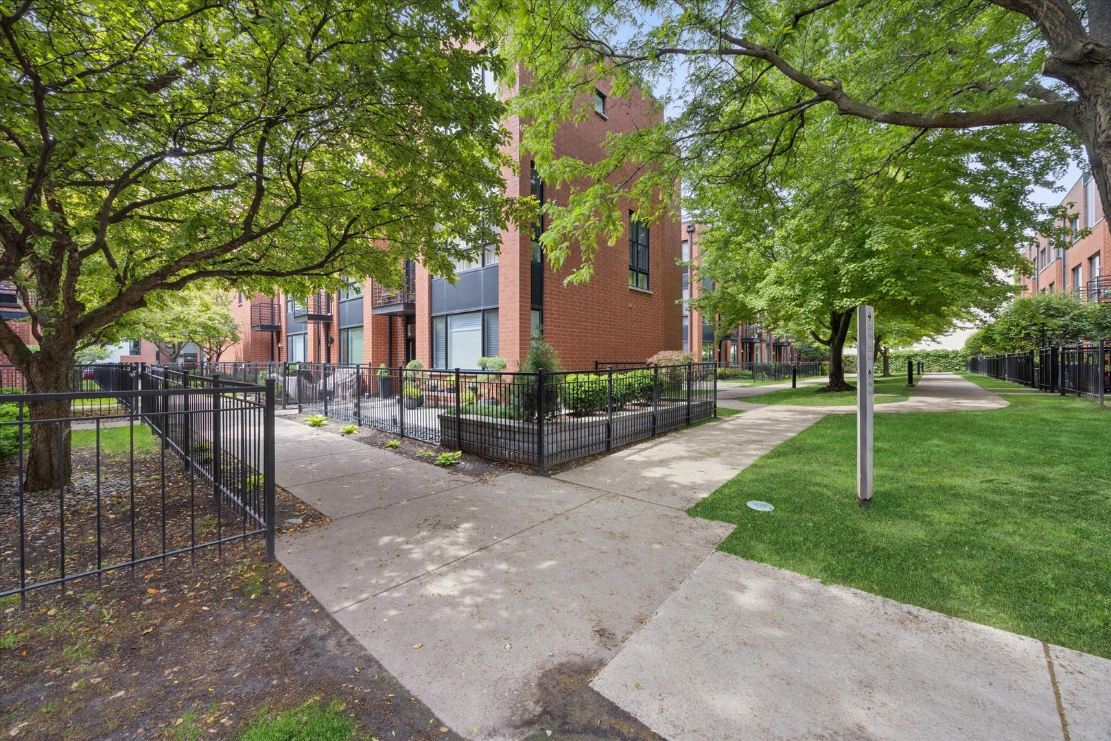 2318 W Wolfram Street, Chicago, IL 60618