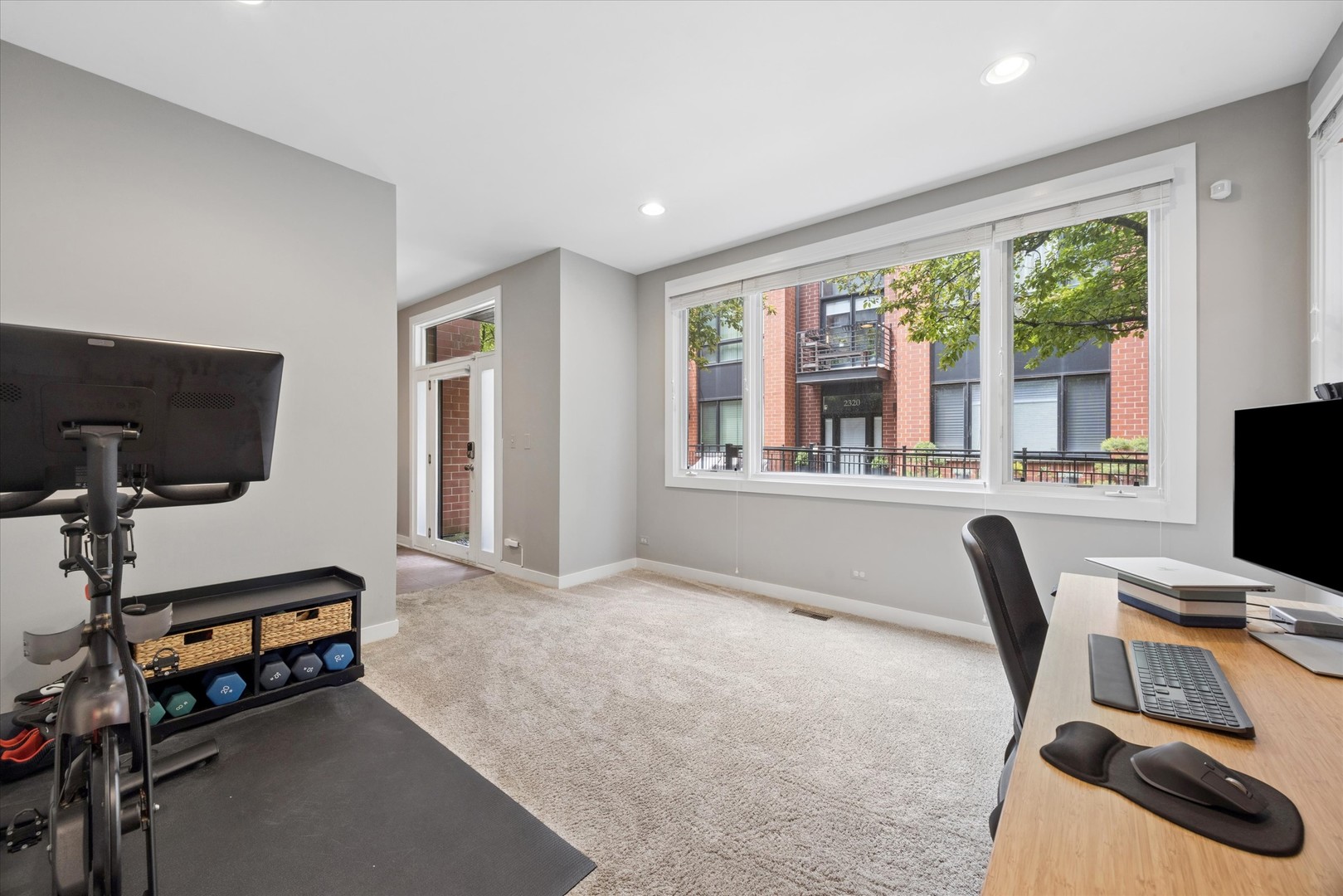 2318 W Wolfram Street, Chicago, IL 60618
