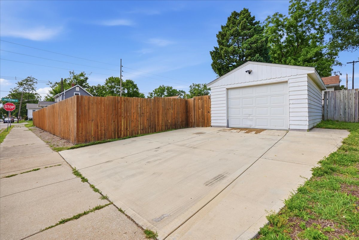 1101 N Western Avenue, Bloomington, IL 61701