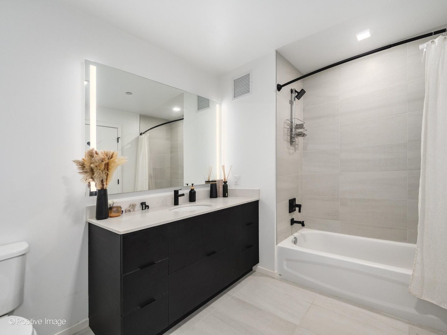 225 N Elizabeth Street #2502, Chicago, IL 60607