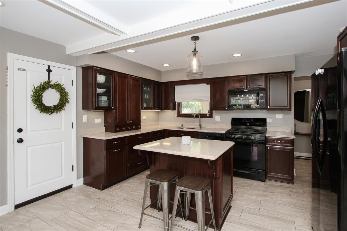 955 N Topanga Drive, Palatine, IL 60074