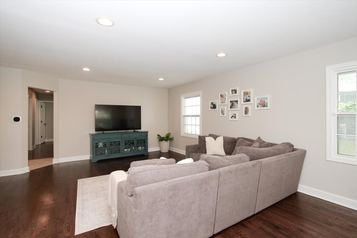 955 N Topanga Drive, Palatine, IL 60074