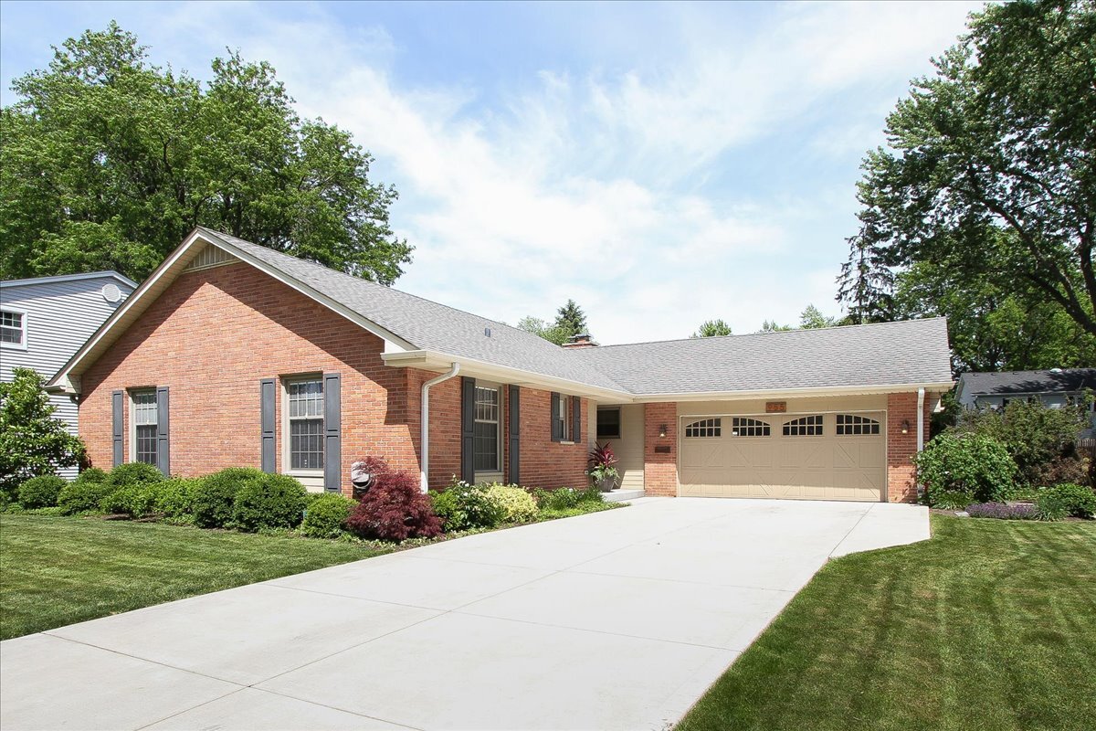 955 N Topanga Drive, Palatine, IL 60074