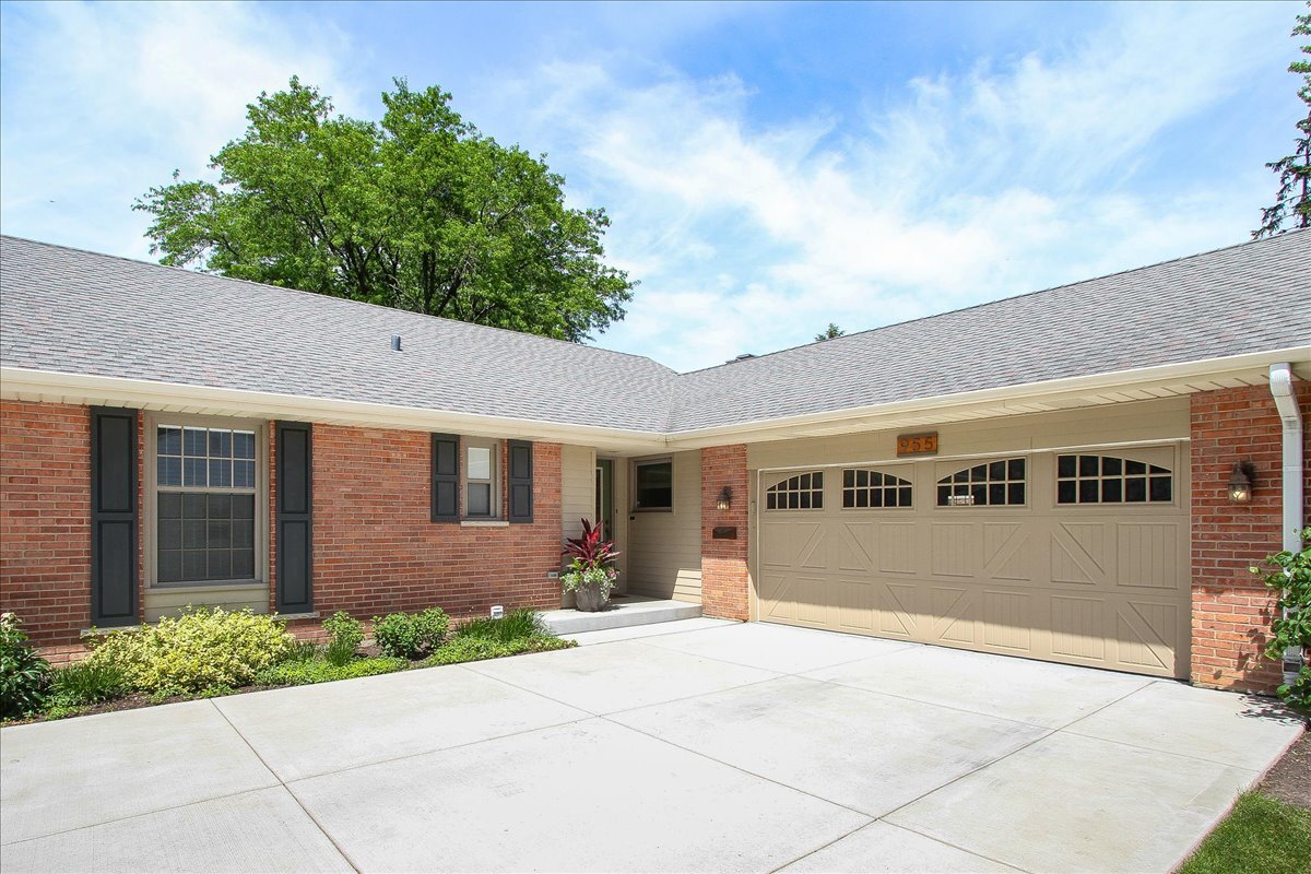955 N Topanga Drive, Palatine, IL 60074