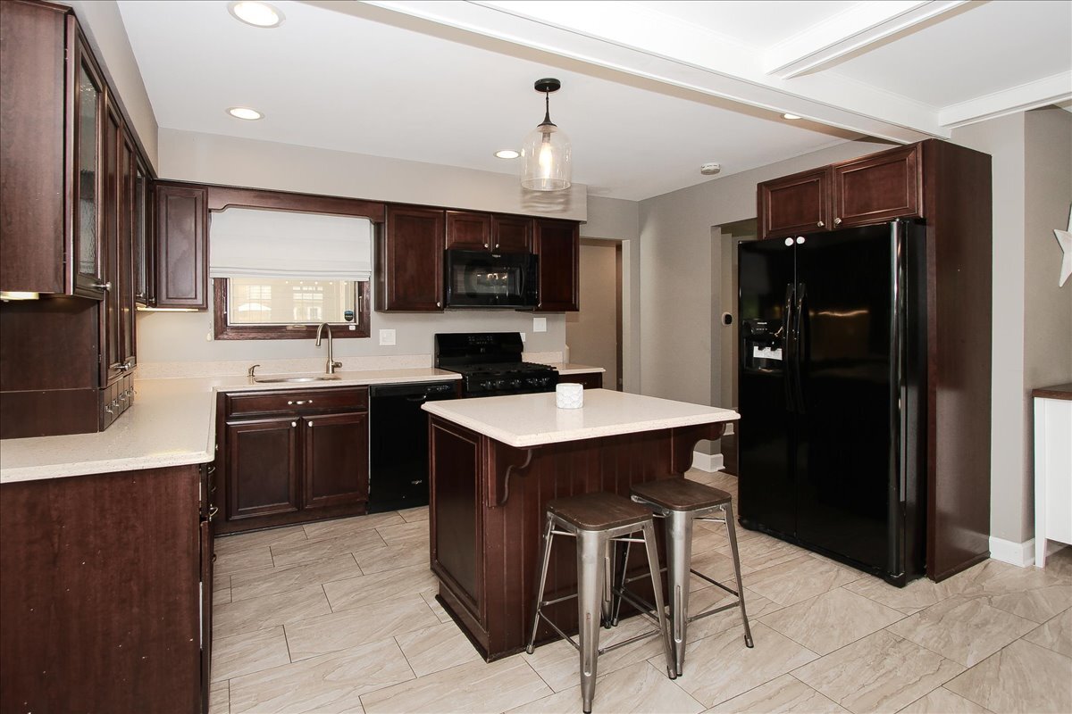 955 N Topanga Drive, Palatine, IL 60074