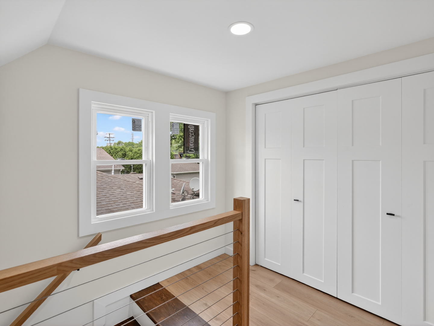 906 E Babcock Avenue, Addison, IL 60101