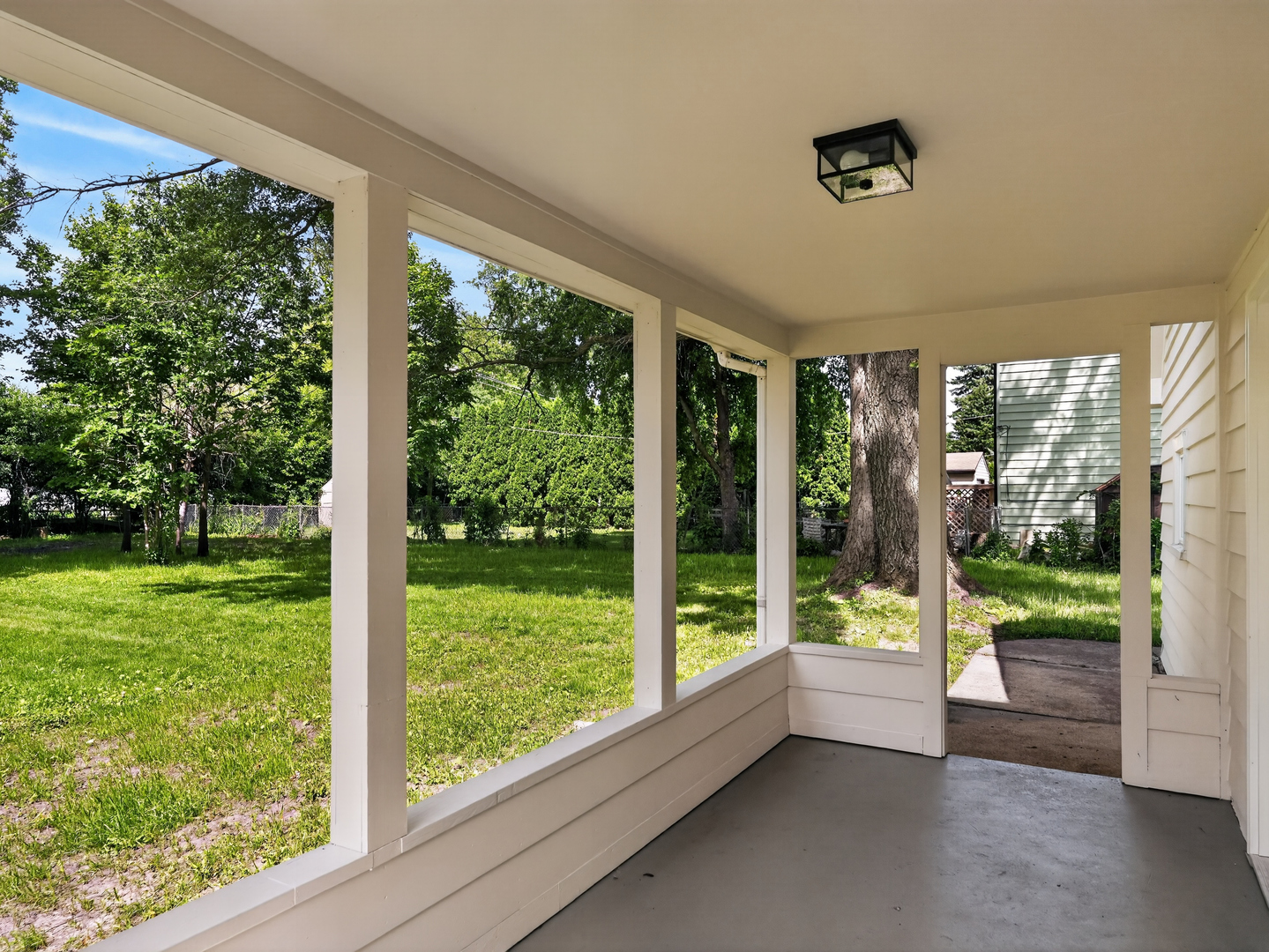 906 E Babcock Avenue, Addison, IL 60101