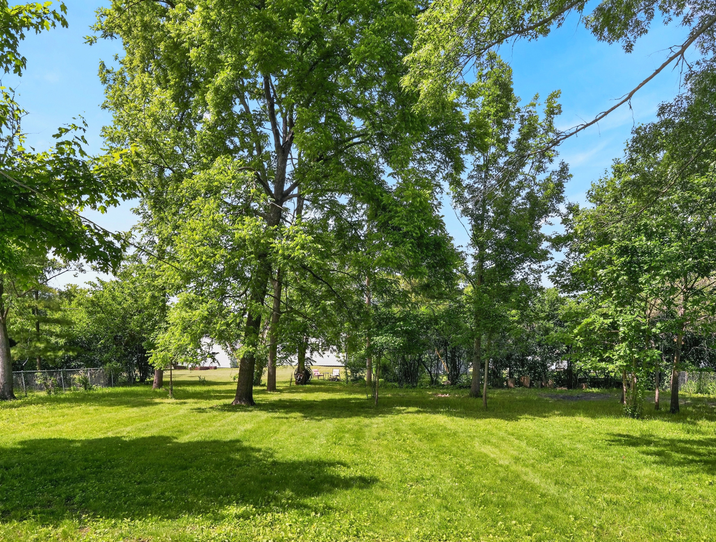906 E Babcock Avenue, Addison, IL 60101