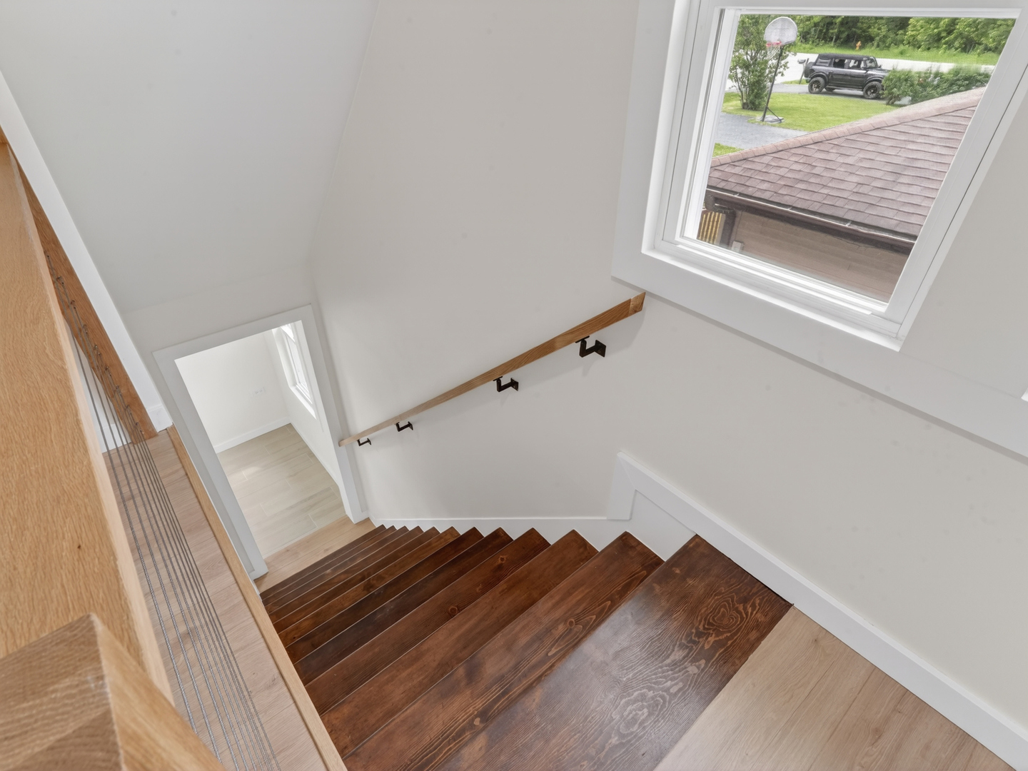 906 E Babcock Avenue, Addison, IL 60101