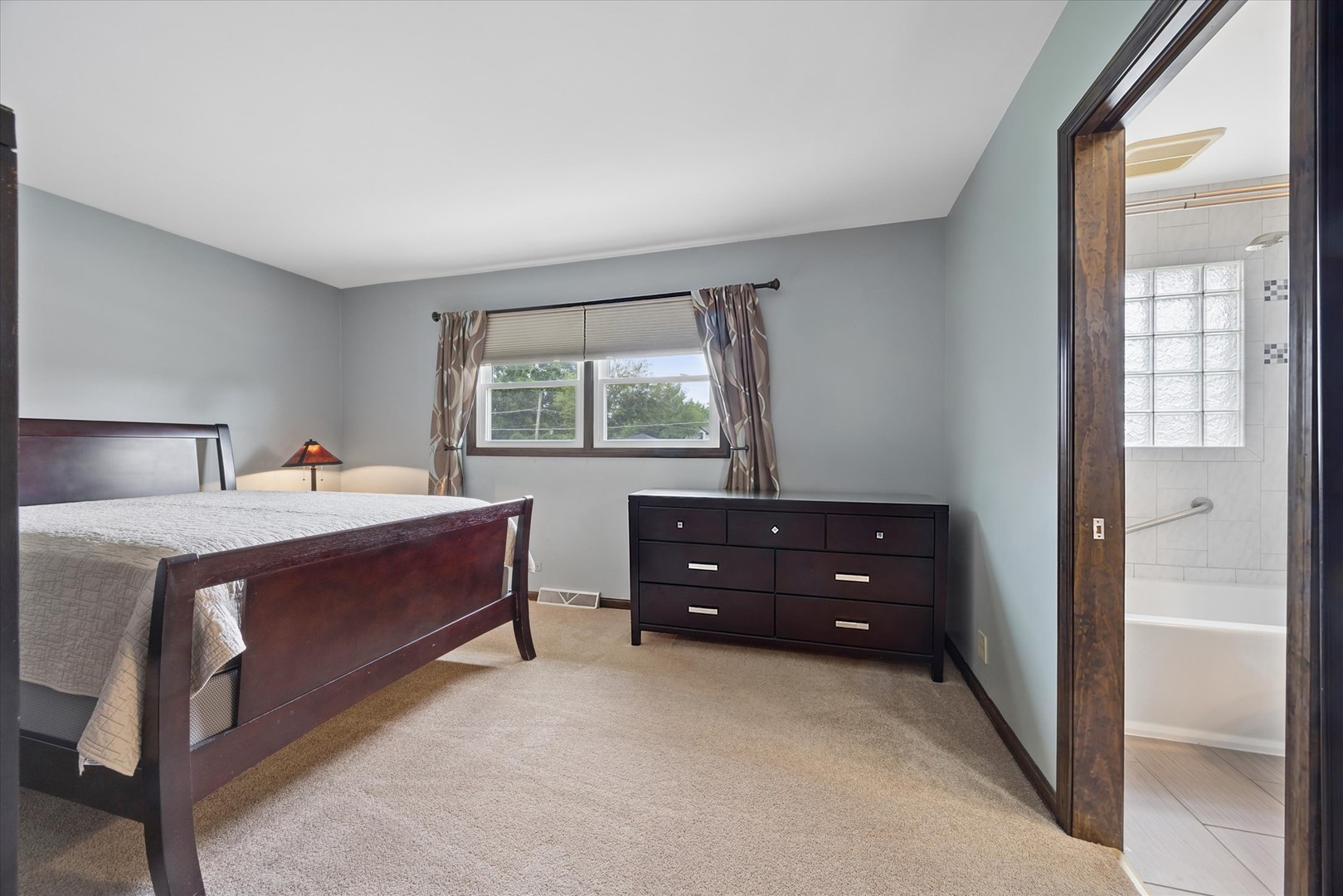 155 Ash Avenue, Wood Dale, IL 60191