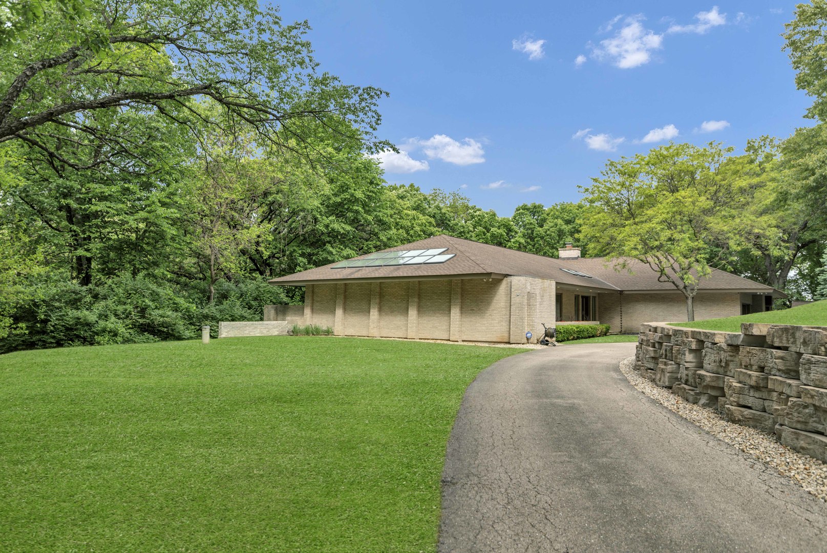 4 Far Hills Road, Barrington Hills, IL 60010