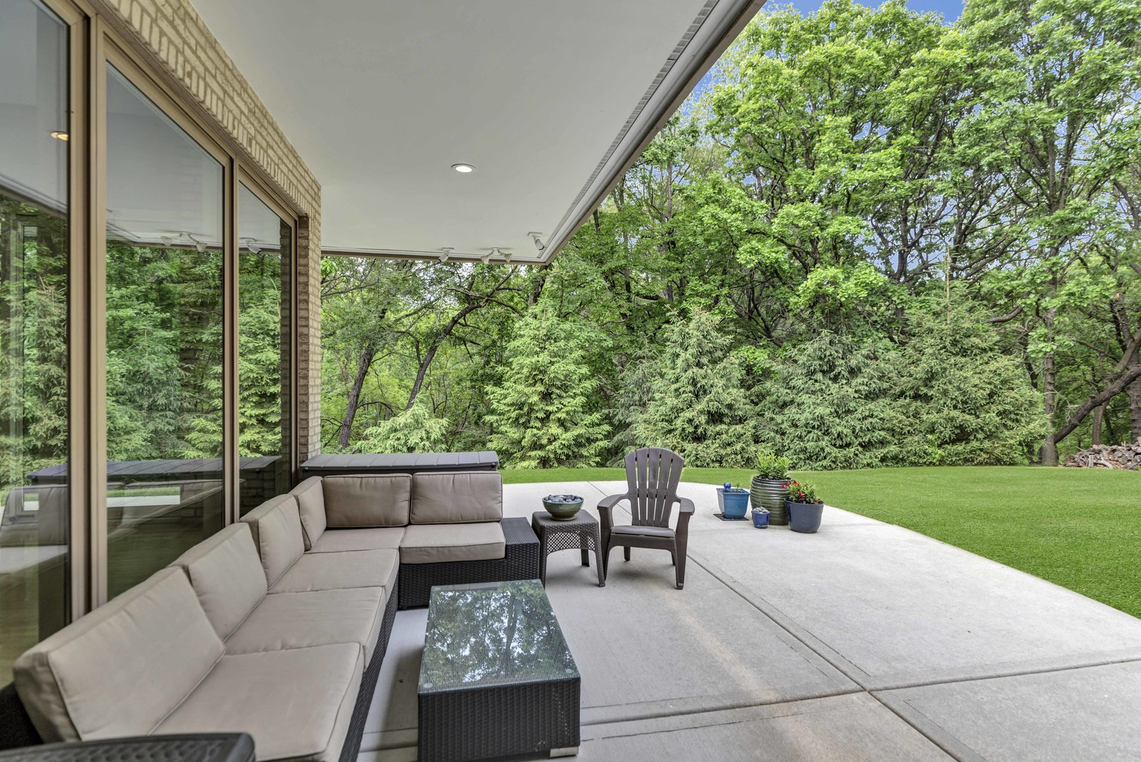 4 Far Hills Road, Barrington Hills, IL 60010