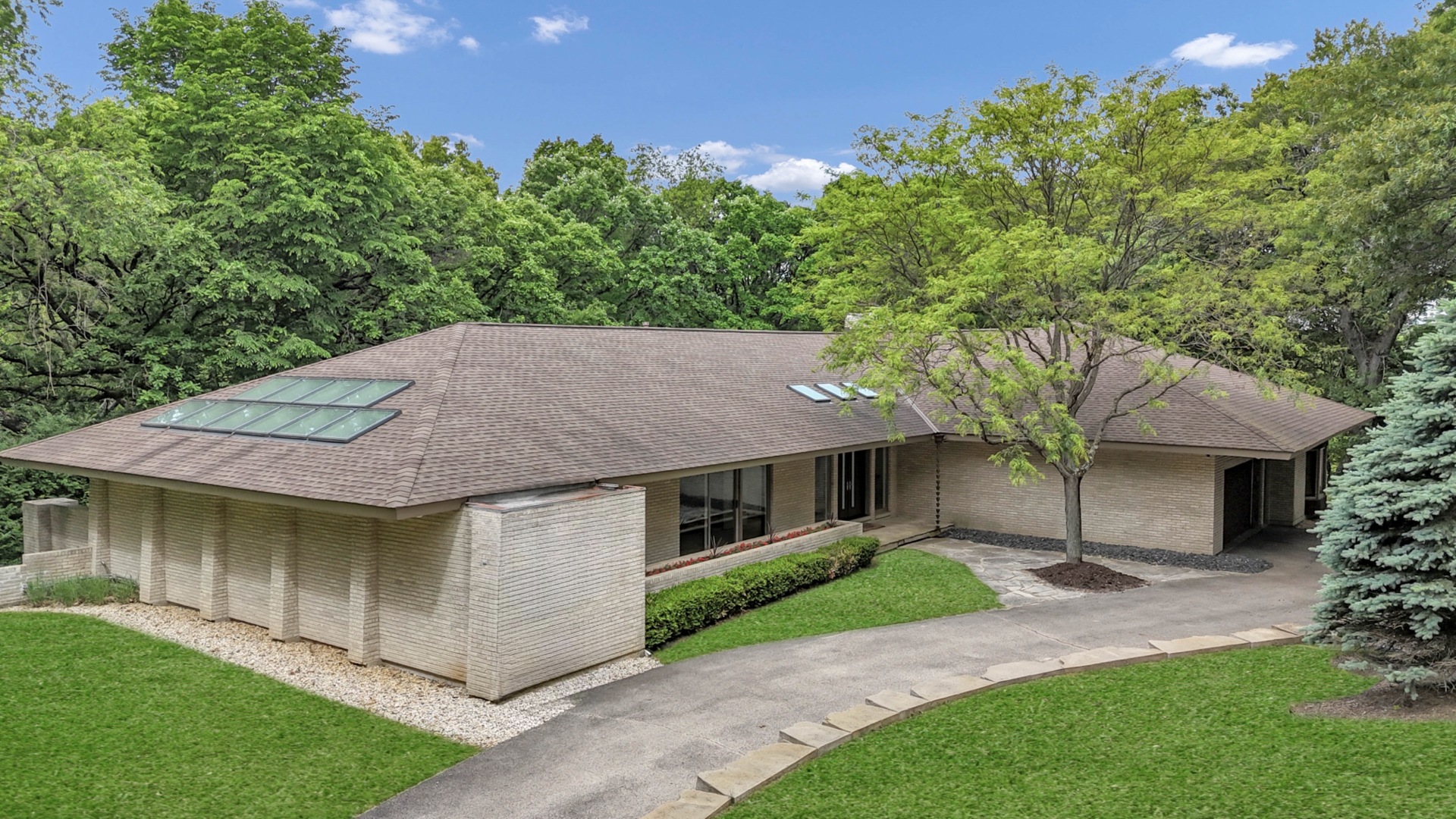 4 Far Hills Road, Barrington Hills, IL 60010