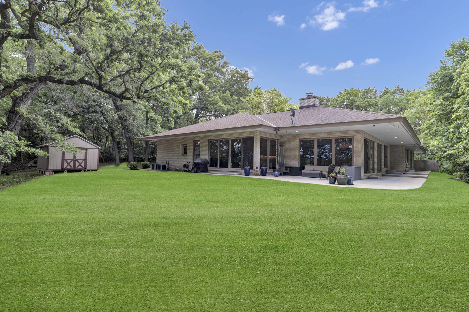 4 Far Hills Road, Barrington Hills, IL 60010