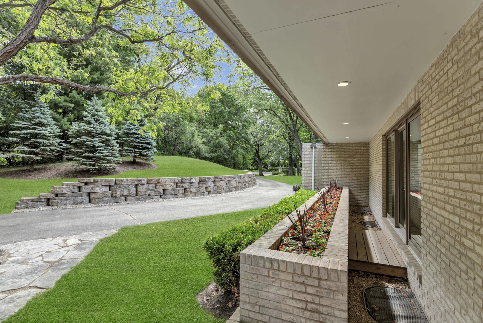 4 Far Hills Road, Barrington Hills, IL 60010