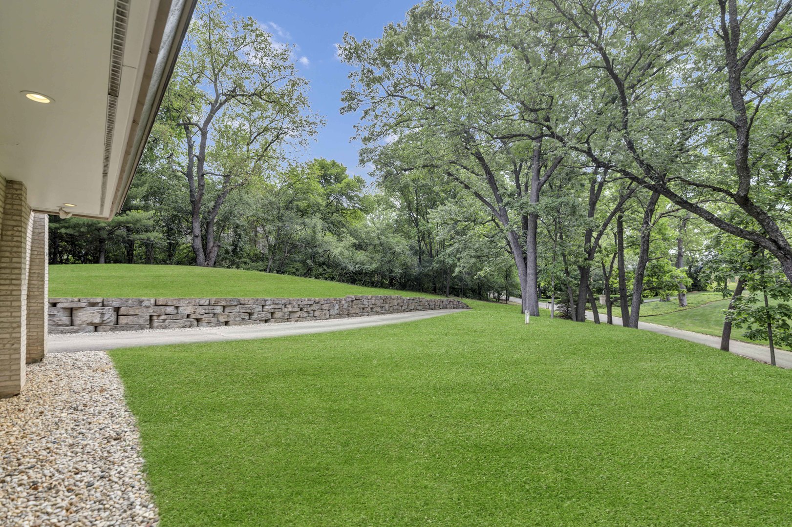 4 Far Hills Road, Barrington Hills, IL 60010