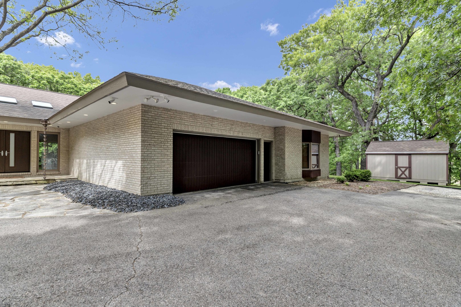 4 Far Hills Road, Barrington Hills, IL 60010